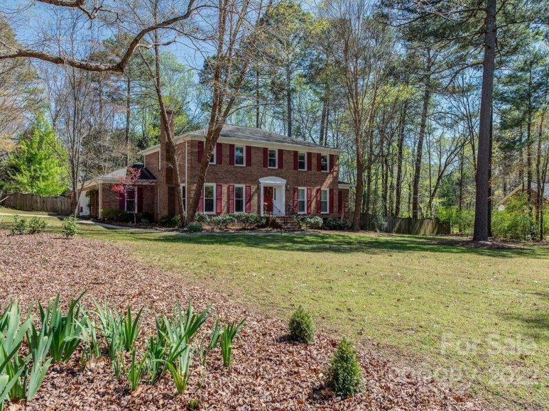 Property image 3 at 4401 Glen Oaks Drive, Matthews, NC 28104