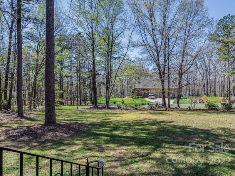 Property image 4 at 4401 Glen Oaks Drive, Matthews, NC 28104