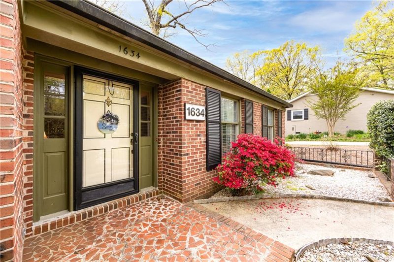 Property image 5 at 1634 Lumarka Drive, Charlotte, NC 28212