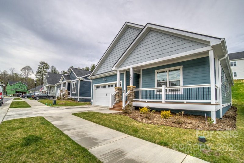 Property image 3 at 215 Leyland Circle, Hendersonville, NC 28792