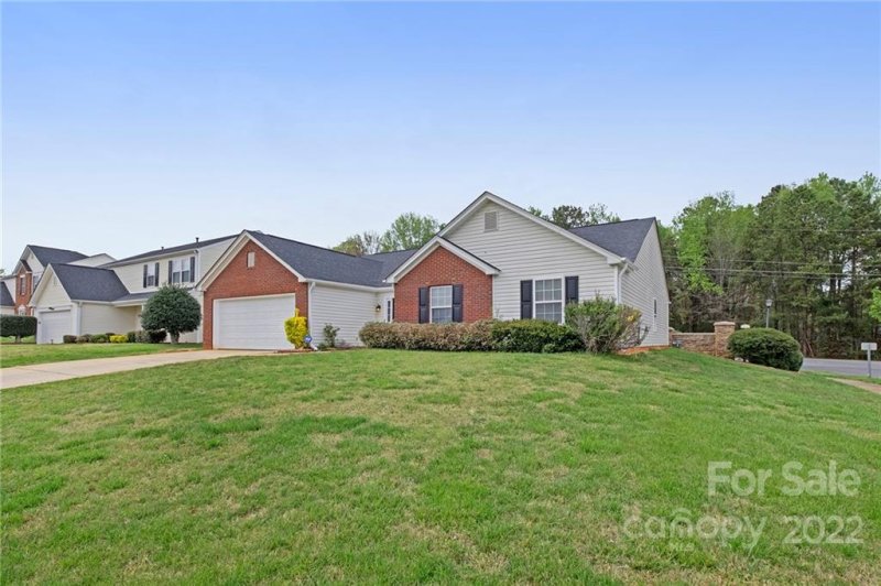 Property image 3 at 5002 Cello Court, Charlotte, NC 28215