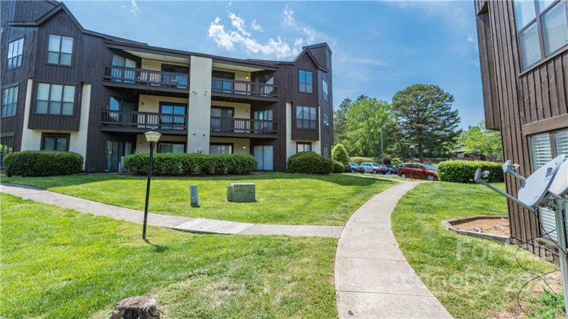 Property image 2 at 8093 Cedar Glen Drive, Charlotte, NC 28212