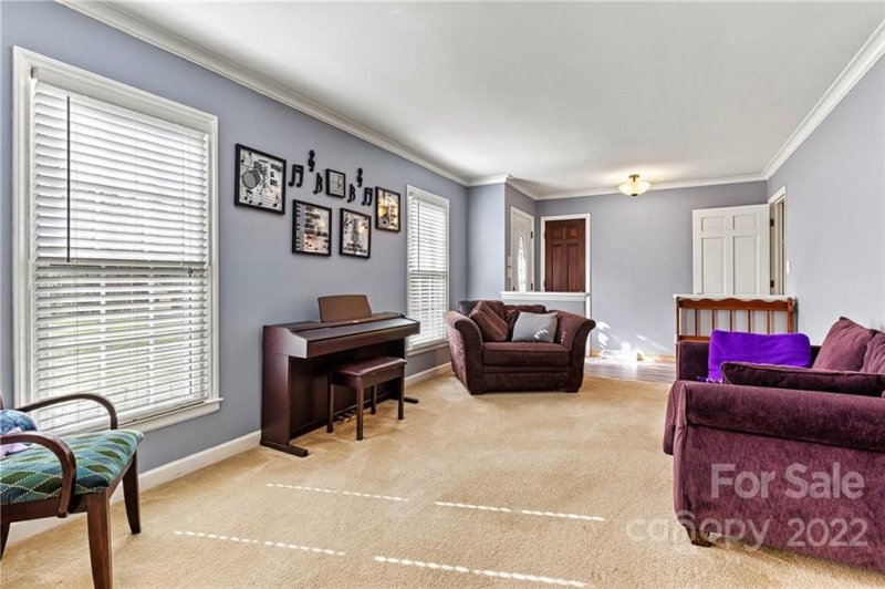 Property image 2 at 401 Beverly Circle, Charlotte, NC 28270