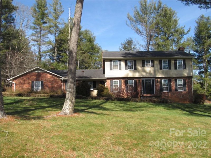 Property image 2 at 207 Newport Road, Hendersonville, NC 28739