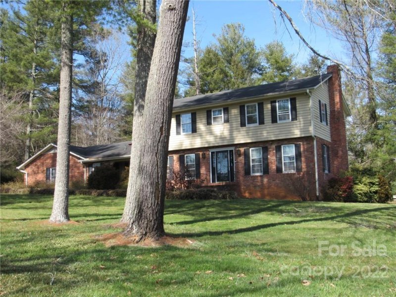 Property image 3 at 207 Newport Road, Hendersonville, NC 28739