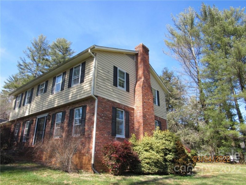 Property image 4 at 207 Newport Road, Hendersonville, NC 28739