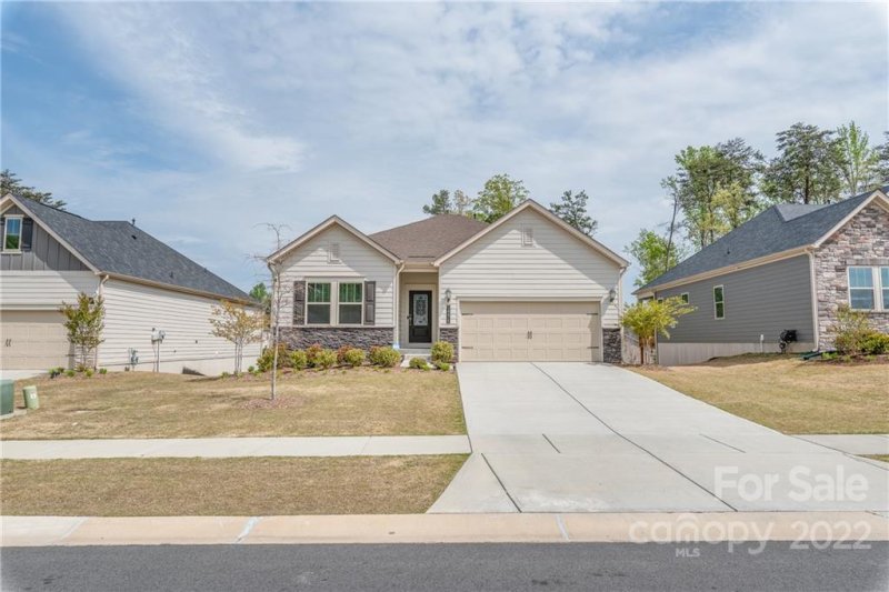 Property image 2 at 14415 Batteliere Drive, Charlotte, NC 28278