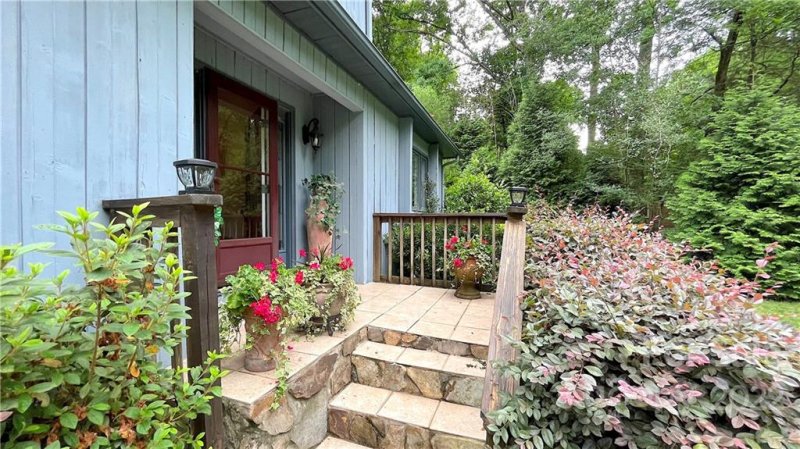 Property image 5 at 1717 Woodberry Road, Charlotte, NC 28212