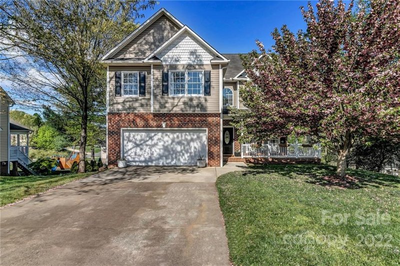 2595 Knoll Ridge Court