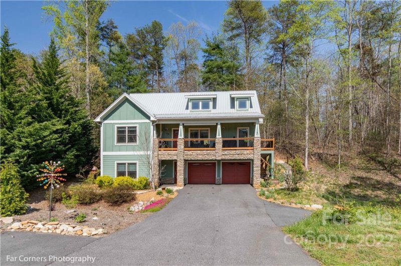 Property image 2 at 4 Carvers Creek Drive, Asheville, NC 28806