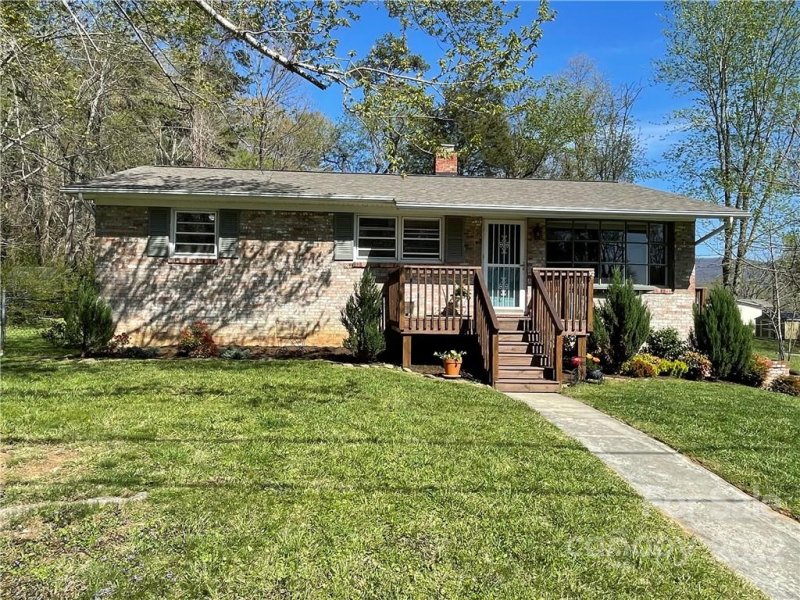 Property image 2 at 10 Sunset Drive, Swannanoa, NC 28778