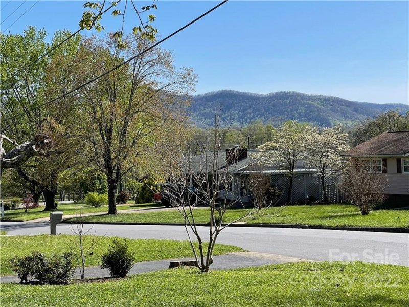 Property image 3 at 10 Sunset Drive, Swannanoa, NC 28778