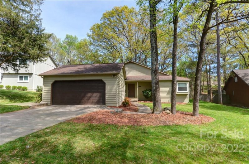 Property image 2 at 8131 Rittenhouse Circle, Charlotte, NC 28270
