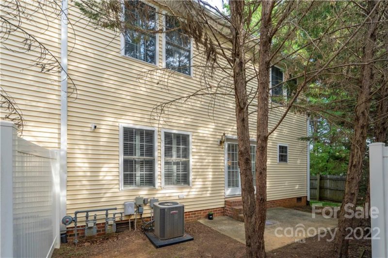 Property image 2 at 7034 Elm Hill Court, Charlotte, NC 28217