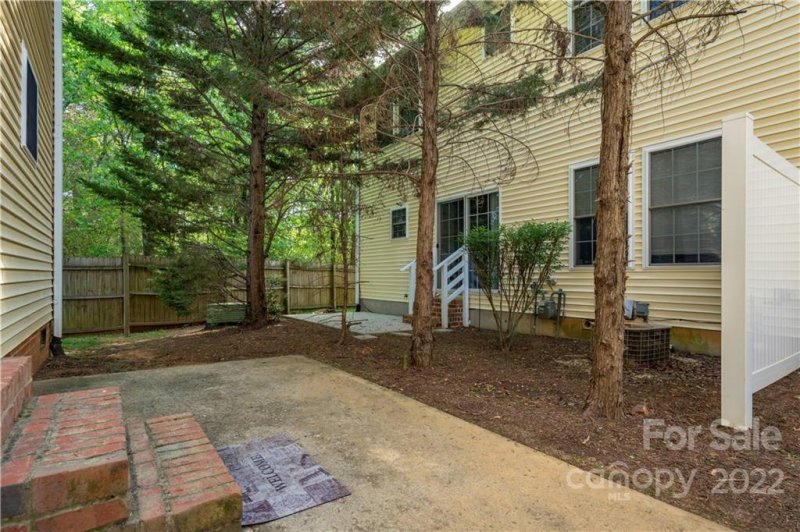 Property image 3 at 7034 Elm Hill Court, Charlotte, NC 28217