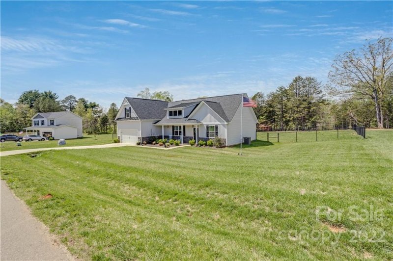 Property image 3 at 113 Spring Creek Drive, Mount Holly, NC 28120