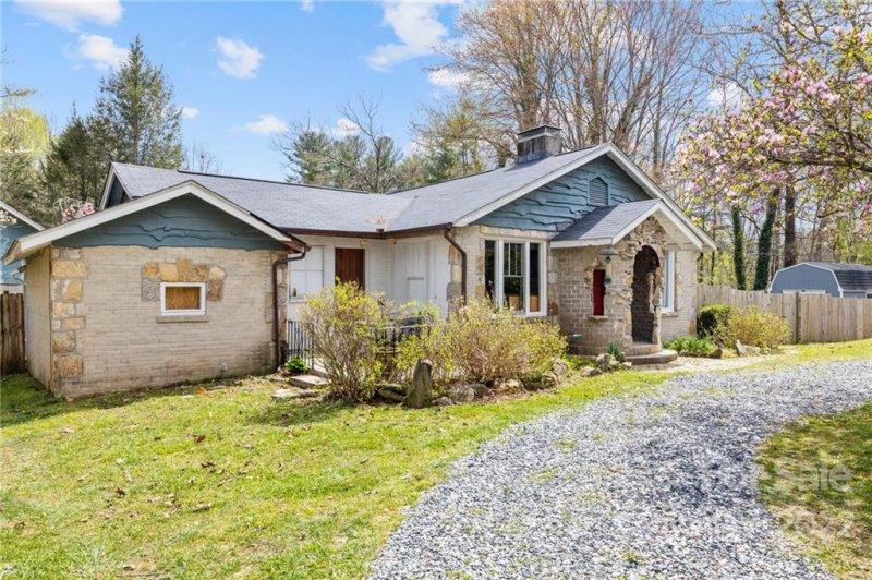 Property image 2 at 2004 Old South Carolina Avenue, Hendersonville, NC 28739