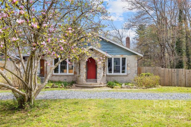 Property image 3 at 2004 Old South Carolina Avenue, Hendersonville, NC 28739