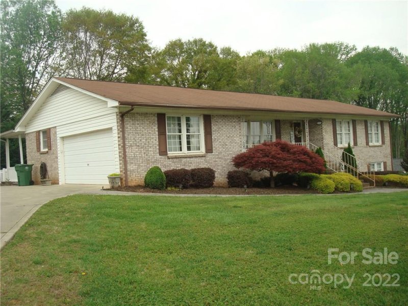 Property image 2 at 1701 Essen Lane, Gastonia, NC 28054