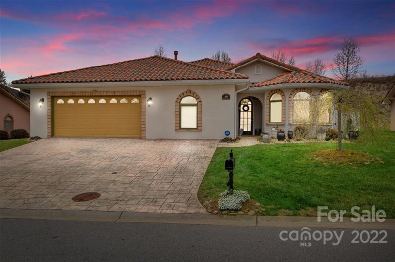 Property image 2 at 39 Pacifico Drive, Asheville, NC 28806