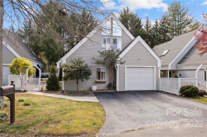 Property image 2 at 8 Stuart Circle, Asheville, NC 28804