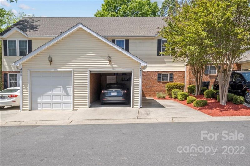 Property image 2 at 4311 Laurel Hill Lane, Charlotte, NC 28217