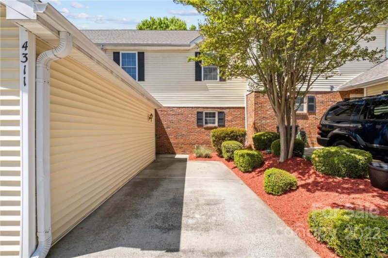 Property image 4 at 4311 Laurel Hill Lane, Charlotte, NC 28217