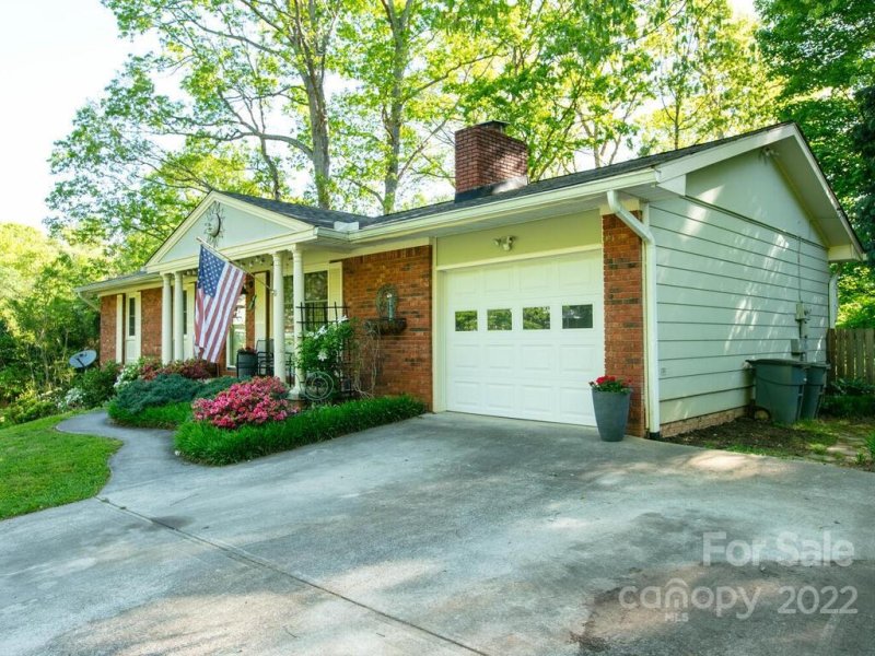 Property image 4 at 13 Auburndale Drive, Asheville, NC 28806