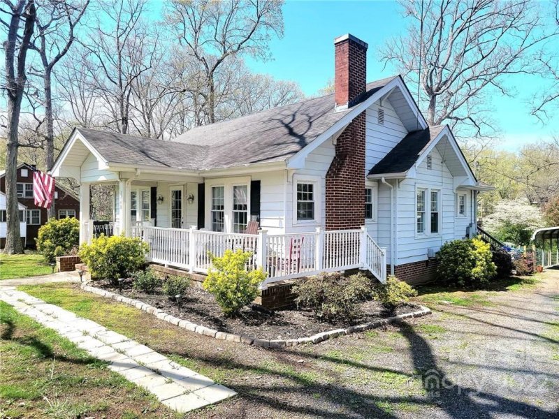 1440 White Oak Avenue