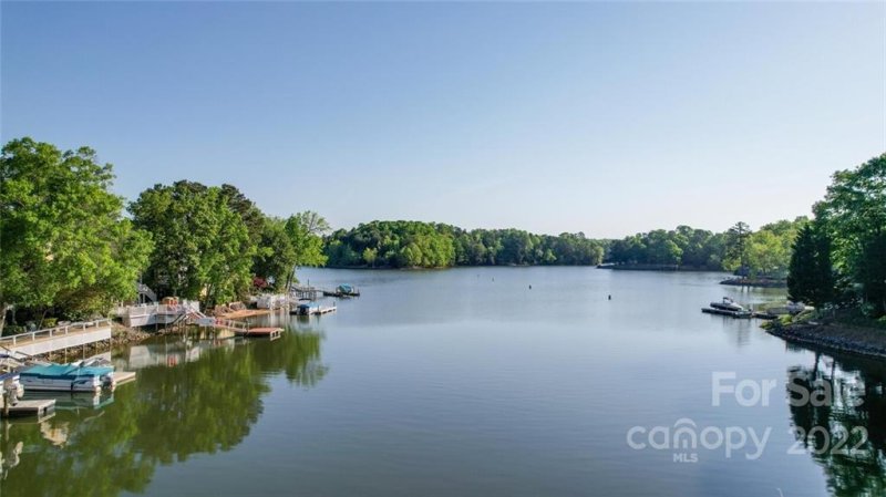 Property image 2 at 16009 Riverpointe Drive, Charlotte, NC 28278