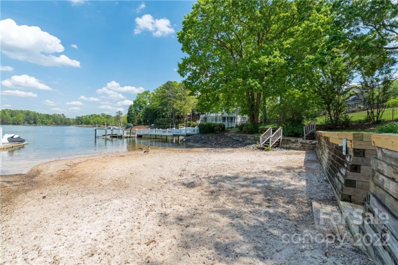 Property image 3 at 16009 Riverpointe Drive, Charlotte, NC 28278