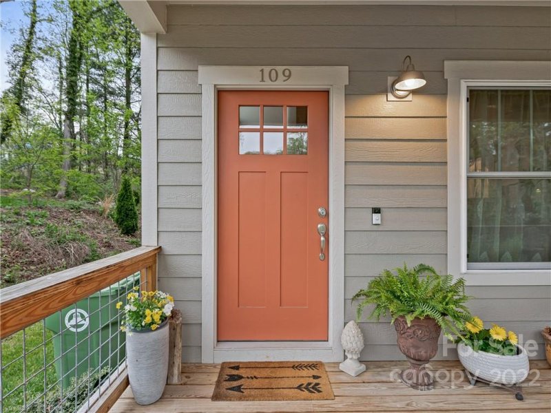 Property image 2 at 109 Druid Drive, Asheville, NC 28806