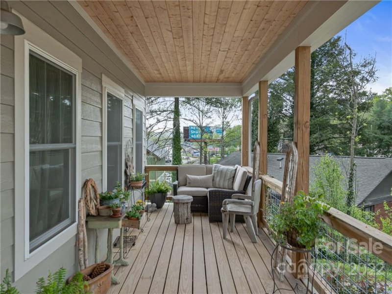Property image 3 at 109 Druid Drive, Asheville, NC 28806