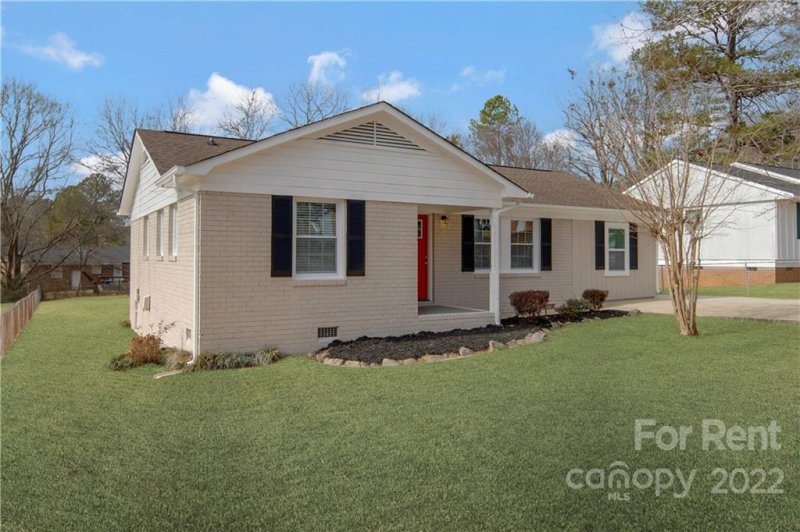 Property image 2 at 2321 Lyon Street, Gastonia, NC 28052