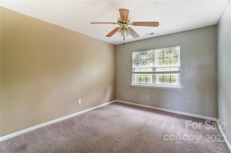 Property image 5 at 104 W High Ridge Court, Mount Holly, NC 28120