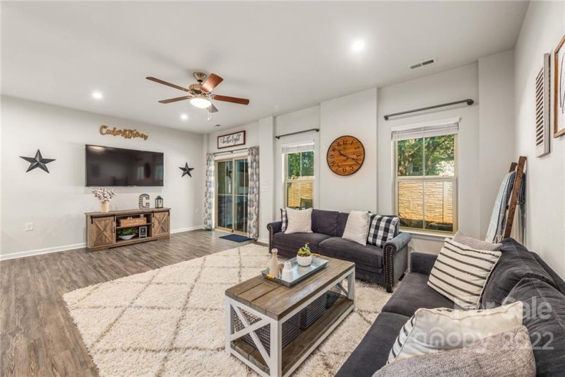 Property image 5 at 323 Park Meadows Drive, Matthews, NC 28104