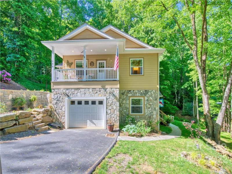 Property image 3 at 100 Loafer Lane, Waynesville, NC 28785