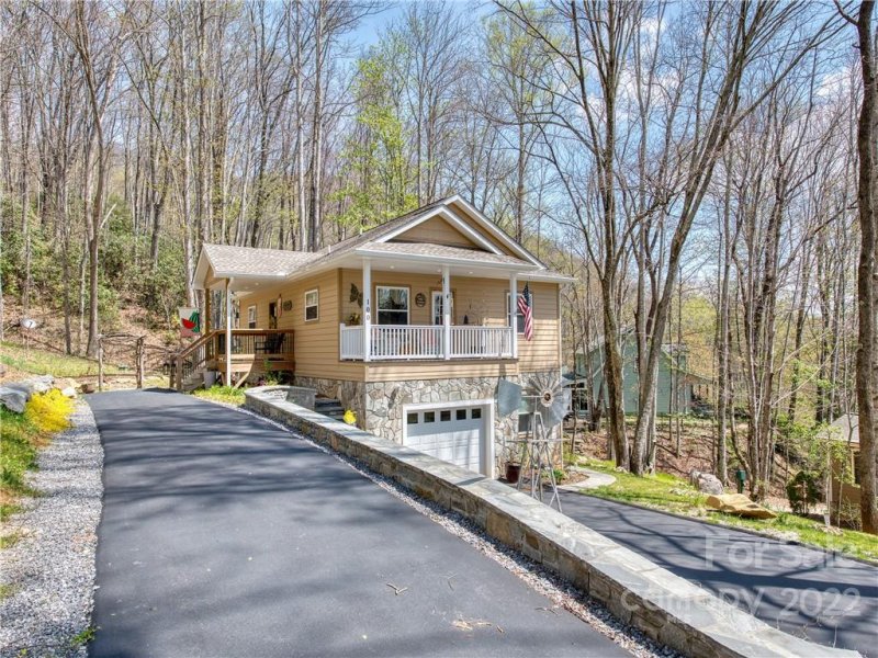 Property image 4 at 100 Loafer Lane, Waynesville, NC 28785