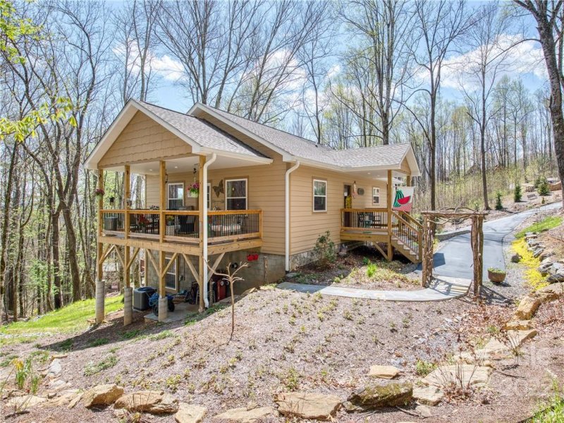 Property image 5 at 100 Loafer Lane, Waynesville, NC 28785