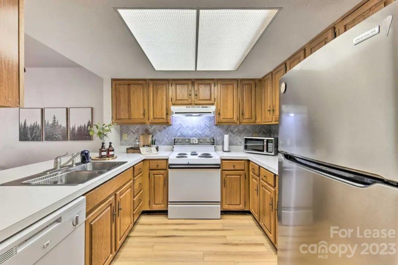 Property image 4 of 106 Sage Court in Maggie Valley Country Club Est, Maggie Valley, NC 28716