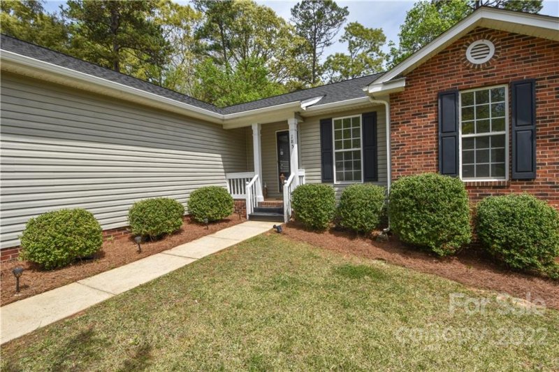 Property image 2 at 185 Rocky Knoll Court, Denver, NC 28037