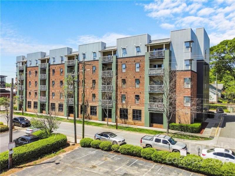 Property image 3 at 630 Calvert Street, Charlotte, NC 28208