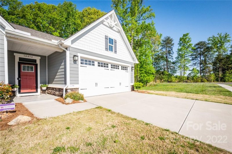 Property image 2 at 10034 Lilac Court, Charlotte, NC 28215