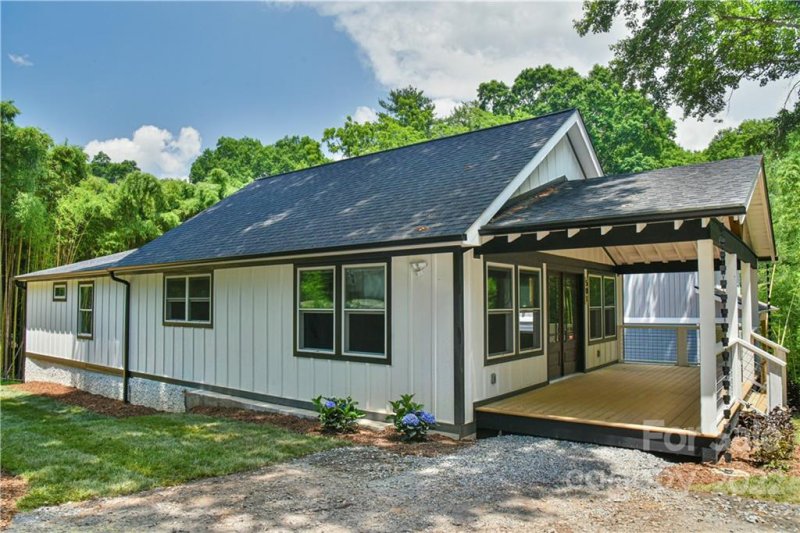 Property image 2 at 501 S Oconeechee Avenue, Black Mountain, NC 28711