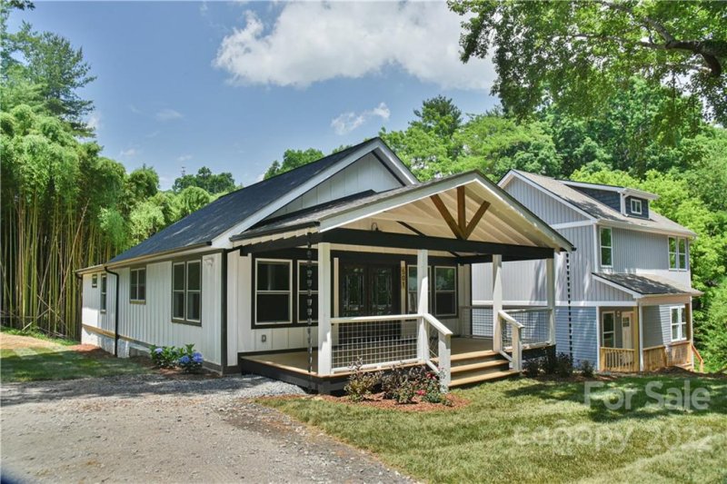 Property image 3 at 501 S Oconeechee Avenue, Black Mountain, NC 28711