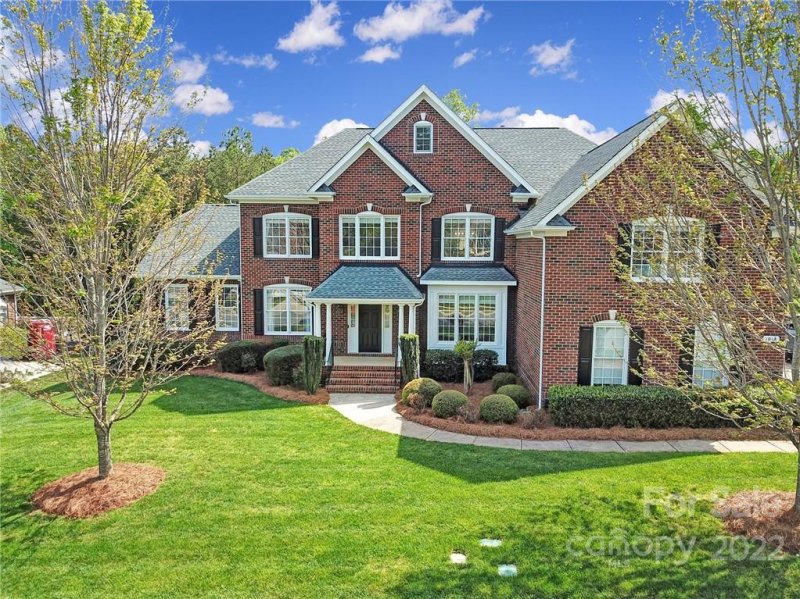 1018 Lake Forest Drive