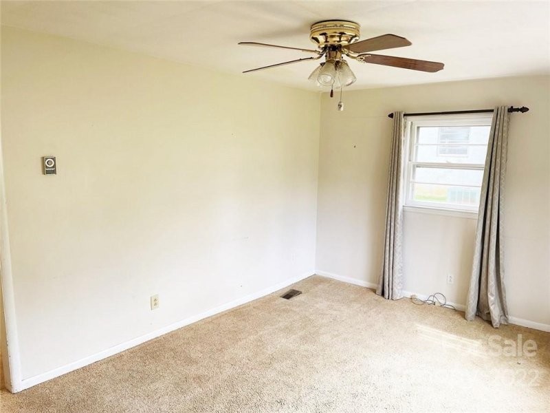 Property image 3 at 1063 14th Avenue, Hickory, NC 28601