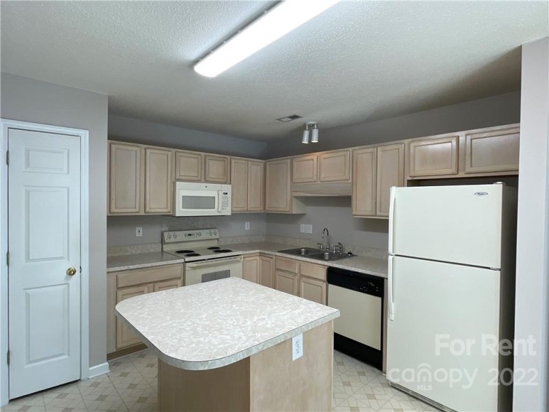 Property image 4 at 1100 Franklin Thomas Place, Charlotte, NC 28214