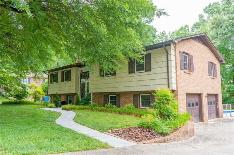 Property image 2 at 1250 18th Avenue, Hickory, NC 28601