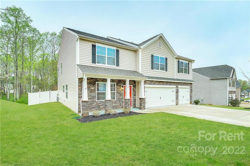 Property image 2 at 117 Rippling Water Drive, Mount Holly, NC 28120